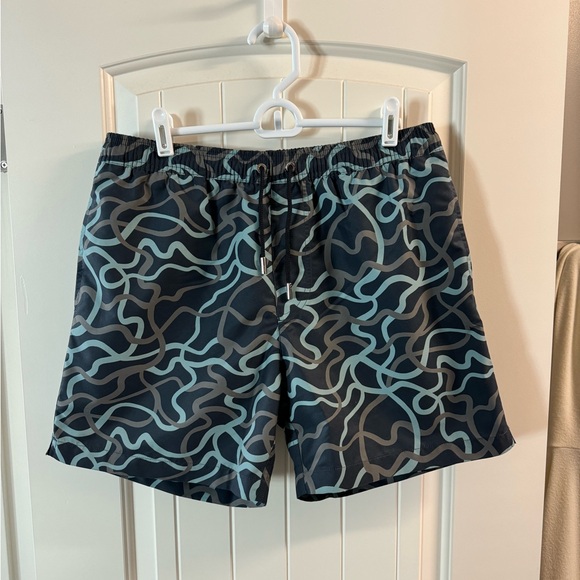 Mr P Straight-Leg Mid-Length Printed Swim Shorts - M - Picture 8 of 8
